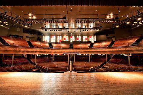 Skyline de Nashville con el Auditorio Ryman