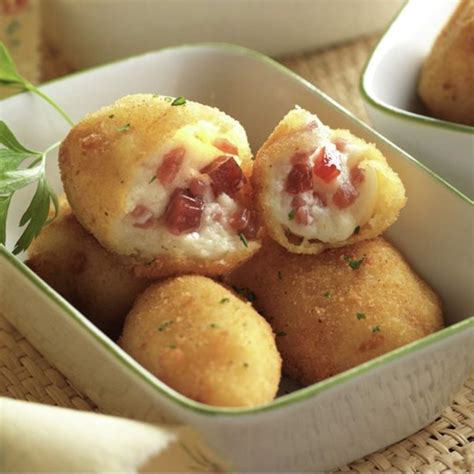 Variedad de rellenos para croquetas, incluyendo jamón serrano, pollo, setas y queso.