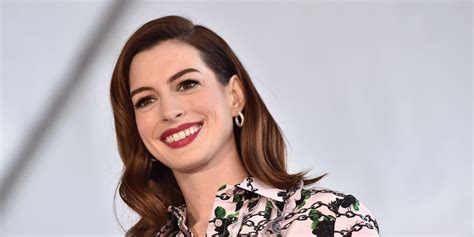 Anne Hathaway anunciando su embarazo en Instagram con un mensaje sobre infertilidad