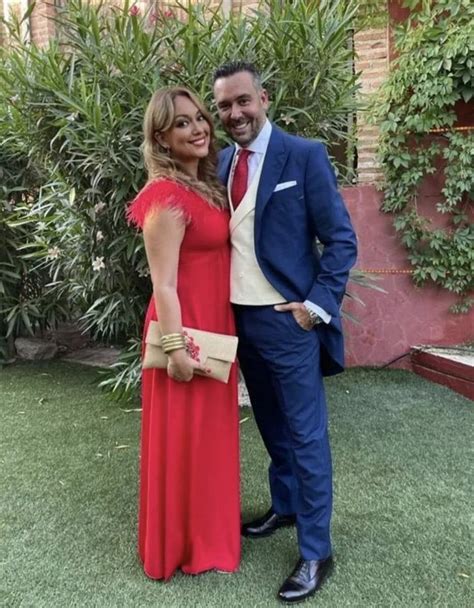 Imagen de Raquel Abad y Kike Calleja sonriendo juntos.