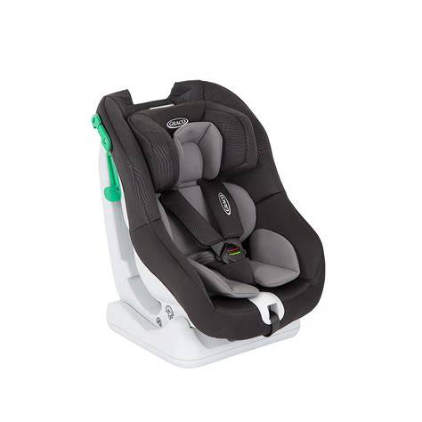 fotografía detallada de la silla de coche Graco Logico L i-Size R129 instalada en un vehículo