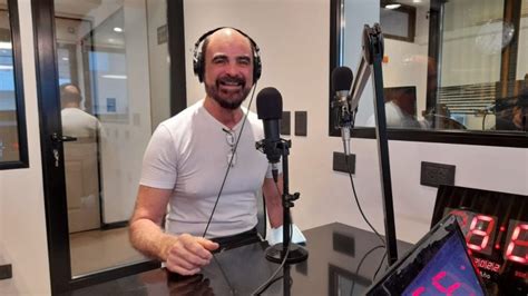 Foto de Hugo Zuccarelli con su dispositivo de grabación 