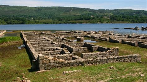 Recreación o ruinas del campamento romano Aquis Querquennis en Bande