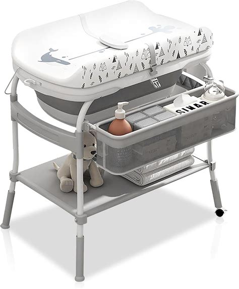 Cambiador con bañera integrada para bebés Chicco, con énfasis en el diseño plegable