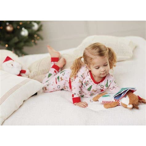 Bebé con pijama navideño de personajes o tipo mono
