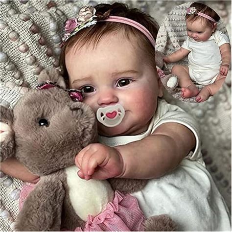 Foto de una minicuna para bebé reborn de tamaño similar a un recién nacido