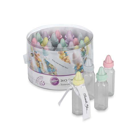 Imagen de un set de 24 mini biberones personalizados con lazos y etiquetas