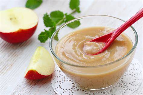 papilla de kiwi y manzana lista para servir