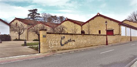 Edificio histórico de la bodega CVNE en Haro, La Rioja