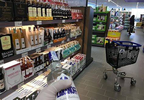 Foto de la sección de bebidas alcohólicas en un supermercado Carrefour en Marruecos