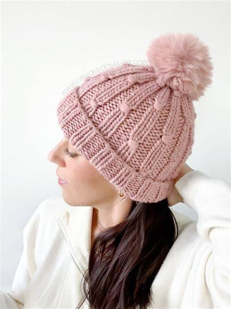 Bebé prematuro usando un gorro de lana