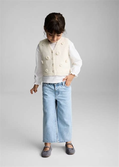 collage de diferentes estilos de jerséis para bebé niña (punto de ochos, sudaderas, cárdigans)