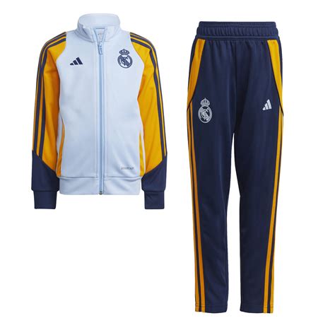 Ilustración de varios modelos de chándal Adidas para bebé en diferentes colores y estampados.
