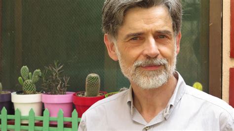 Retrato de Carlos González, pediatra