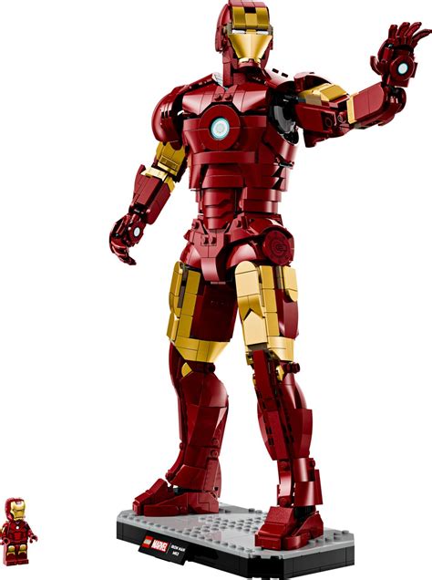 Foto de la figura de Iron Man Mark 3 Edición Coleccionista LEGO para exhibición