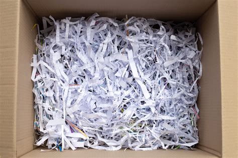 Muestra de virutas de papel reciclado y papel de seda para relleno de cajas
