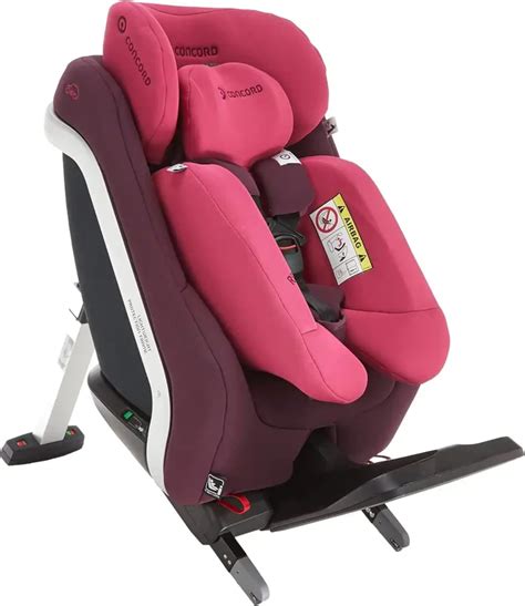 Silla de coche Concord Reverso en uso en un coche, mostrando a un bebé a contramarcha.