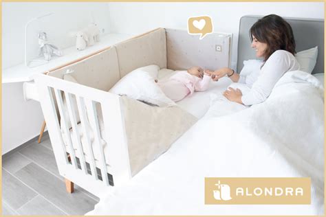 Ilustración de una cuna de colecho adosada a una cama de matrimonio, mostrando el sistema de enganche.