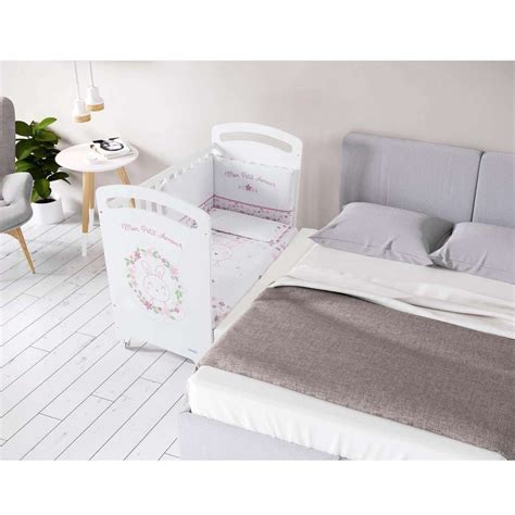 Foto de cuna o mobiliario infantil de la marca Micuna en un dormitorio
