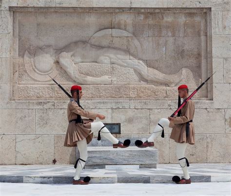 Cambio de guardia de los Evzones en la Plaza Sintagma