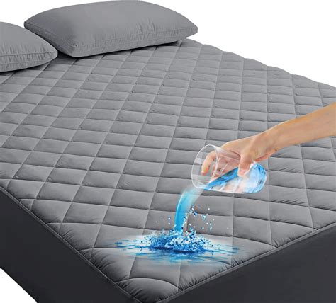 Fotografía de un protector absorbente para cama desplegado sobre un colchón