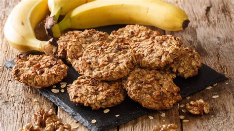 fotografía de galletas caseras saludables para bebés con plátano y avena