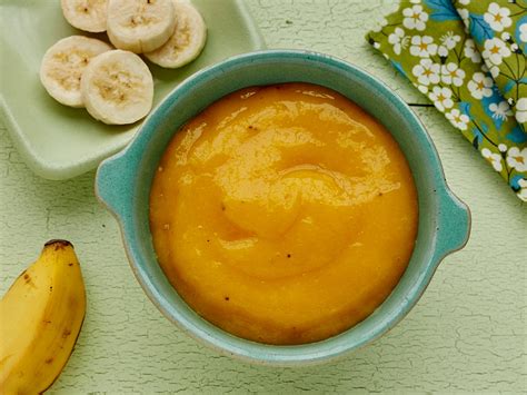 Bowl de puré de mango y plátano para bebé