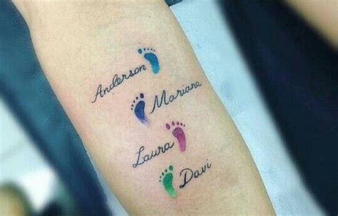 Tatuaje con nombres de hijos y fechas de nacimiento
