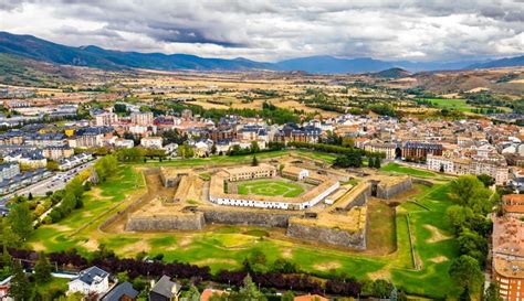 Infografía con rutas recomendadas en el entorno de Jaca