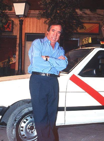 Fotografía de archivo de El Fary en su etapa como taxista o en sus inicios musicales.