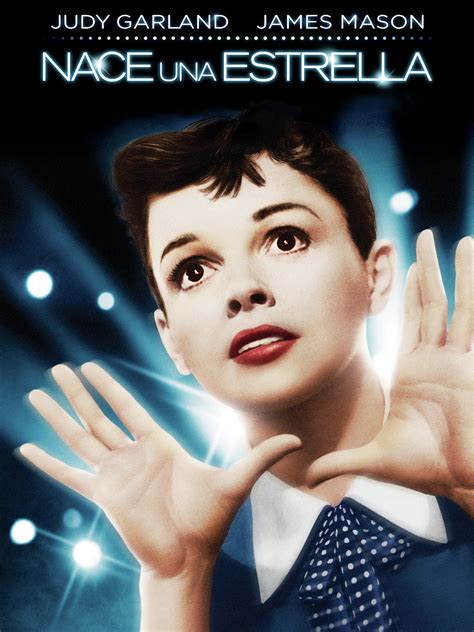 Judy Garland cantando en una escena de 