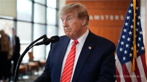 Donald Trump asistiendo a una audiencia en el Tribunal Supremo