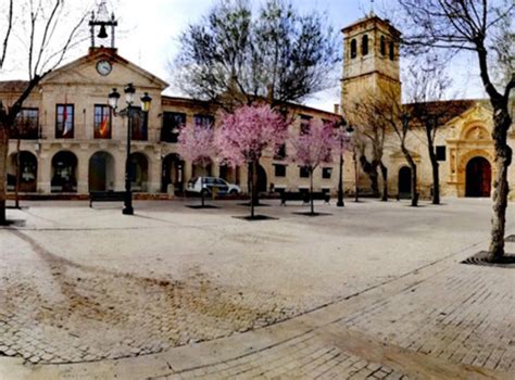 Foto panorámica de Corral de Almaguer, un pueblo en Toledo con sus casas tradicionales