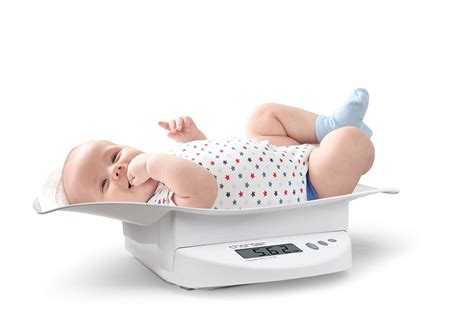 Imagen de una báscula digital para bebés con bandeja