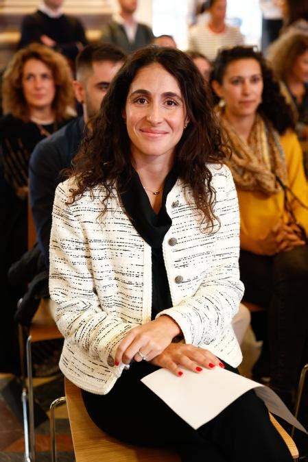 Mery Perelló en un evento público, luciendo un estilismo holgado que dio inicio a los rumores de embarazo