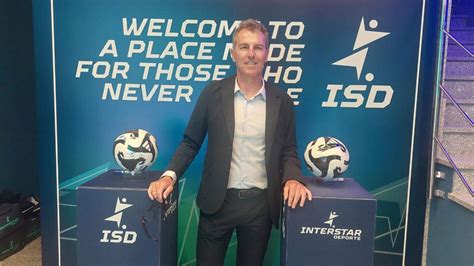 fotografía de Víctor Fernández Jr. en las instalaciones de Interstar Deporte