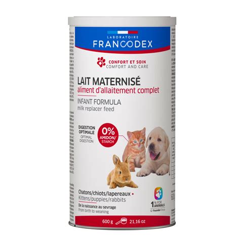 Imagen de una mamila para cachorros con leche maternizada.