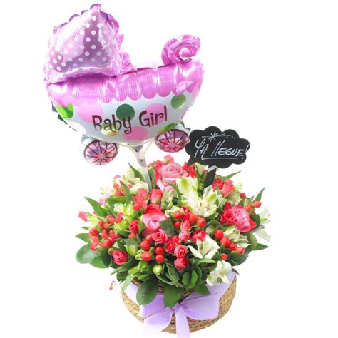 arreglo floral con tarjeta de felicitación para nacimiento de niña