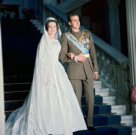 Fotografía de los Príncipes de España, Don Juan Carlos y Doña Sofía, con sus hijas, Infanta Elena y Cristina, y el recién nacido Infante Felipe