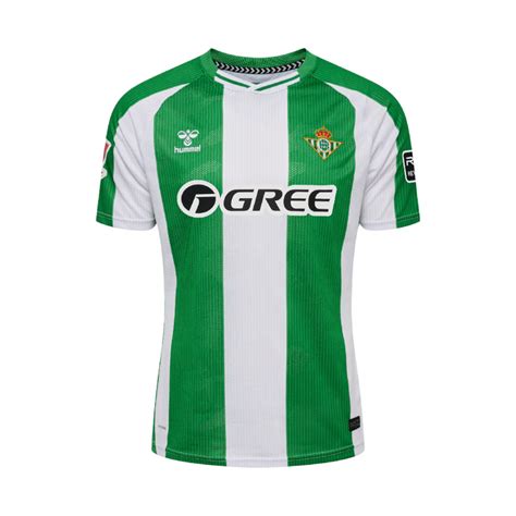 Foto de la camiseta del Betis de niño, con un enfoque en el diseño general