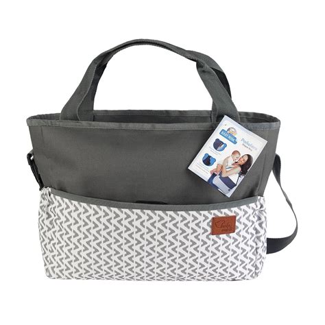 Interior de una bolsa canastilla con múltiples compartimentos organizados