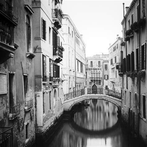 fotografía artística en blanco y negro en homenaje al estilo de Henri Cartier-Bresson