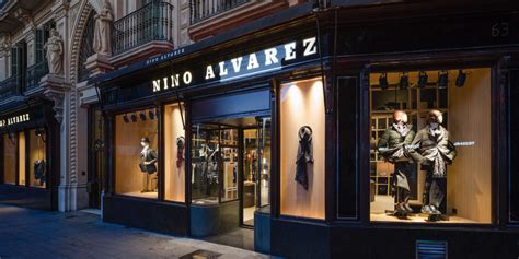 Tienda insignia de Nino Álvarez en Barcelona, representando diseño y moda de alta gama