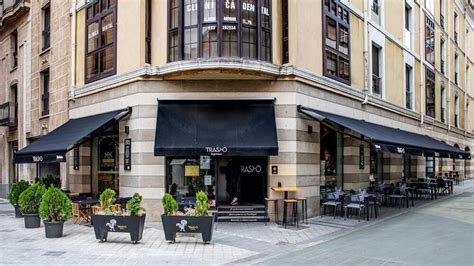 Fachada del Restaurante El Niño Trasto, mostrando su ubicación en el Hotel Alfonso I