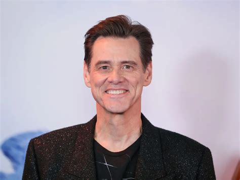 Jim Carrey, foto actual, destacando su faceta artística