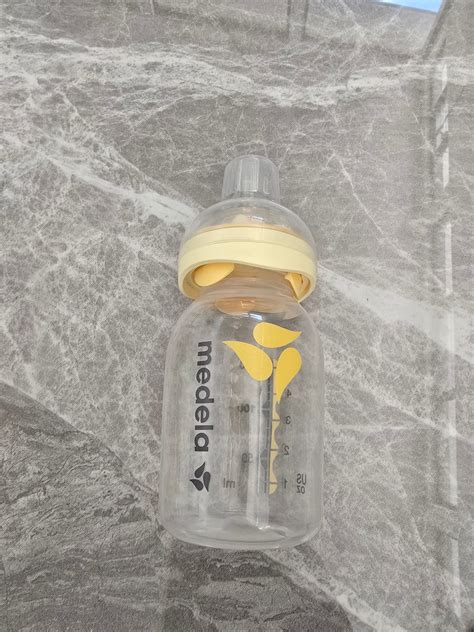 Desglose de las piezas del biberón Medela Calma y sus accesorios