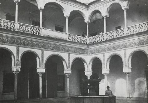Casa donde nació Antonio Machado en el Palacio de las Dueñas, Sevilla