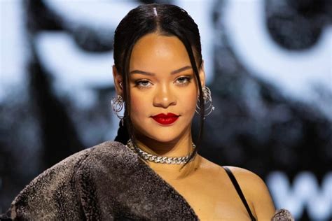 Foto de Rihanna en un evento de moda o musical