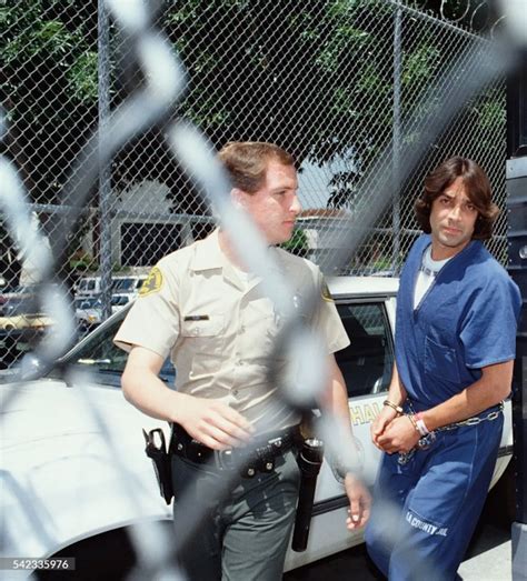 Christian Brando siendo detenido por la policía.