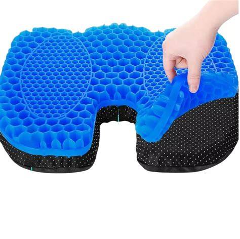 Esquema de un cojín volteador en forma de U mostrando su diseño ergonómico y las asas laterales para el cuidador